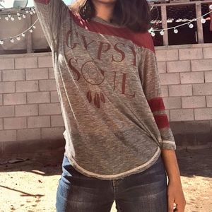 Mid-sleeved Flowy Blouse